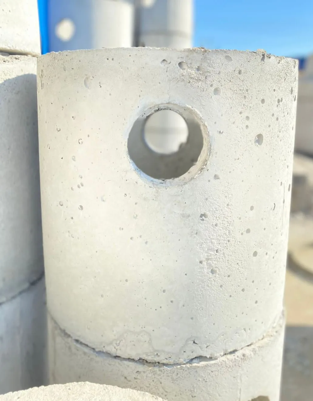 Caixa de passagem elétrica de concreto